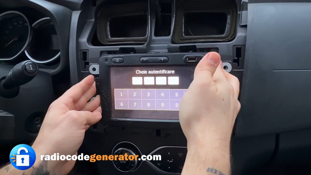Dacia Renault radio multimedia unit blocat pe ecranul de autentificare, solicită cod PIN pentru deblocare